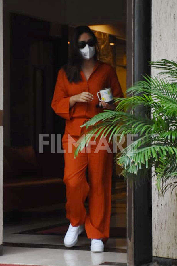 Pictures: Kareena Kapoor Khan papped in the city | Filmfare.com