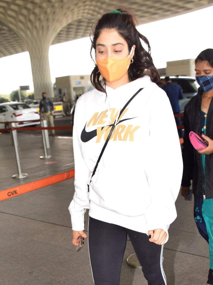 Photos: Janhvi Kapoor rocks athleisure at the airport