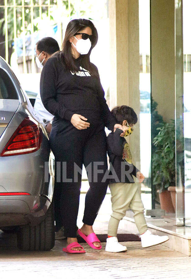 Kareena Kapoor Khan and Taimur Ali Khan pay a visit to Karisma Kapoor 4 Kareena Kapoor Khan, Taimur Ali Khan