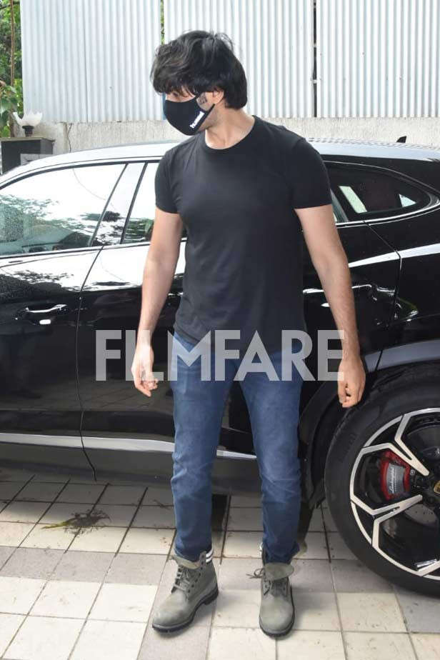 Photos: Kartik Aaryan snapped at Rohit Dhawan's office | Filmfare.com