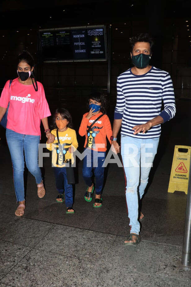 Riteish Deshmukh Genelia D Souza Clicked With Their Kids At The Airport Boxwalle Com