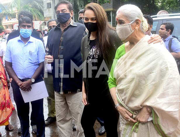 In pictures: Sonakshi Sinha plants a tree with her parents, does her ...