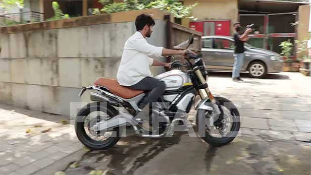 shahid kapoor in bike