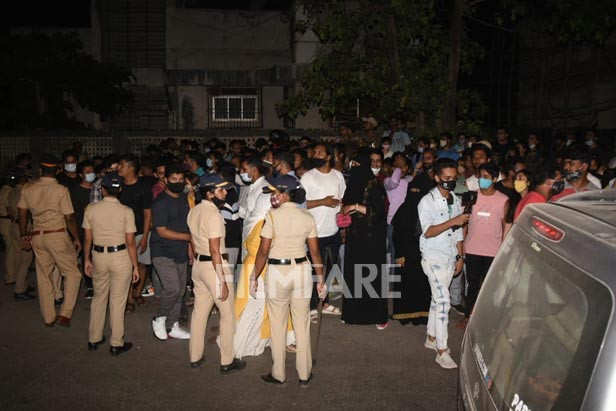 Fans outside the SRK bungalow