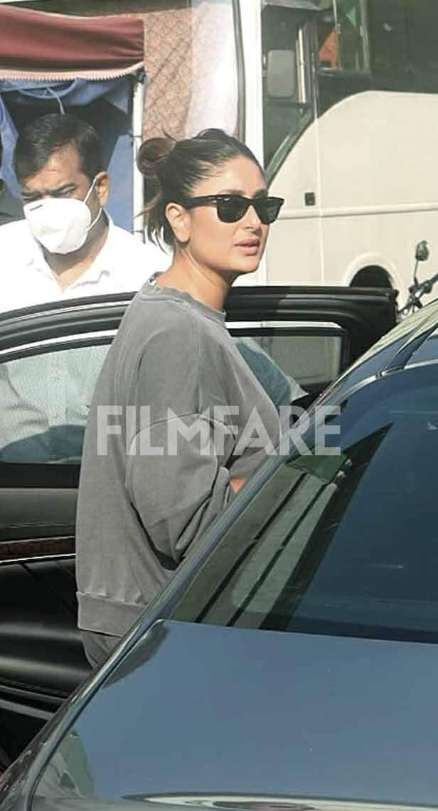 Photos: Kareena Kapoor Khan clicked at a studio in Mumbai Photos: Kareena Kapoor Khan clicked at a studio in Mumbai Kareena Kapoor Khan