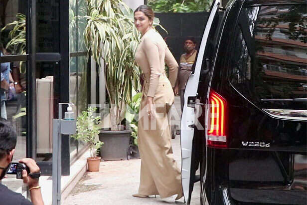 Footage: Deepika Padukone goes stylish for a gathering Footage: Deepika Padukone goes stylish for a gathering Deepika Padukone