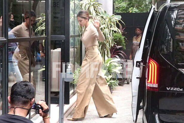Footage: Deepika Padukone goes stylish for a gathering Footage: Deepika Padukone goes stylish for a gathering Deepika Padukone