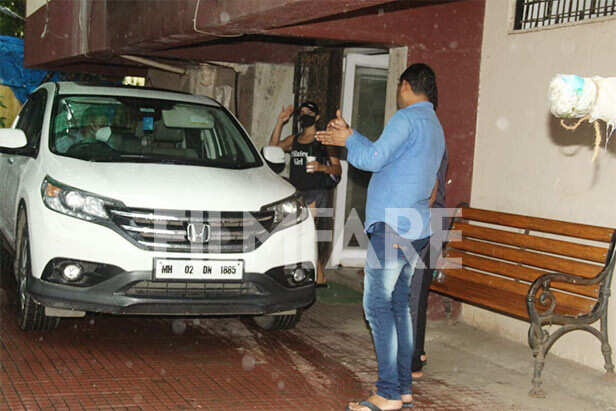 In Footage: Janhvi Kapoor and Sara Ali Khan snapped publish their Pilates class In Footage: Janhvi Kapoor and Sara Ali Khan snapped publish their Pilates class Sara Ali Khan