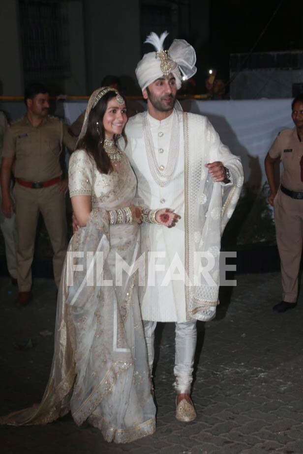 Ranbir - Alia Wedding : The Bride And Groom Make An Appearance For ...