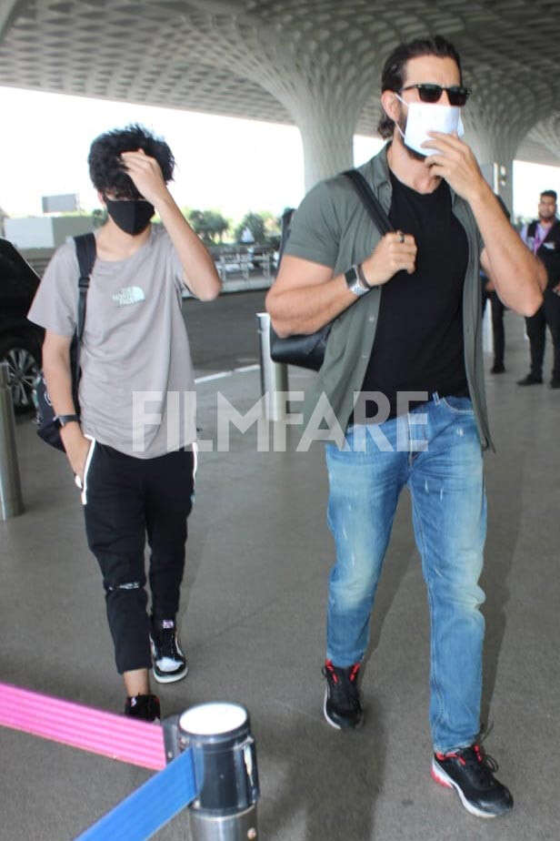 Hrithik Roshan Clicked On The Airport 