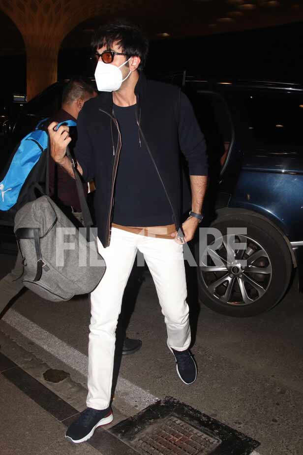 Photos: Ranbir Kapoor looks cool in casual as he gets snapped in