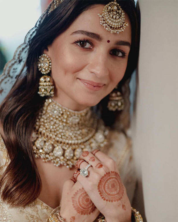 Sonam Kapoor Engagement Ring 2024 | www.properfile.com