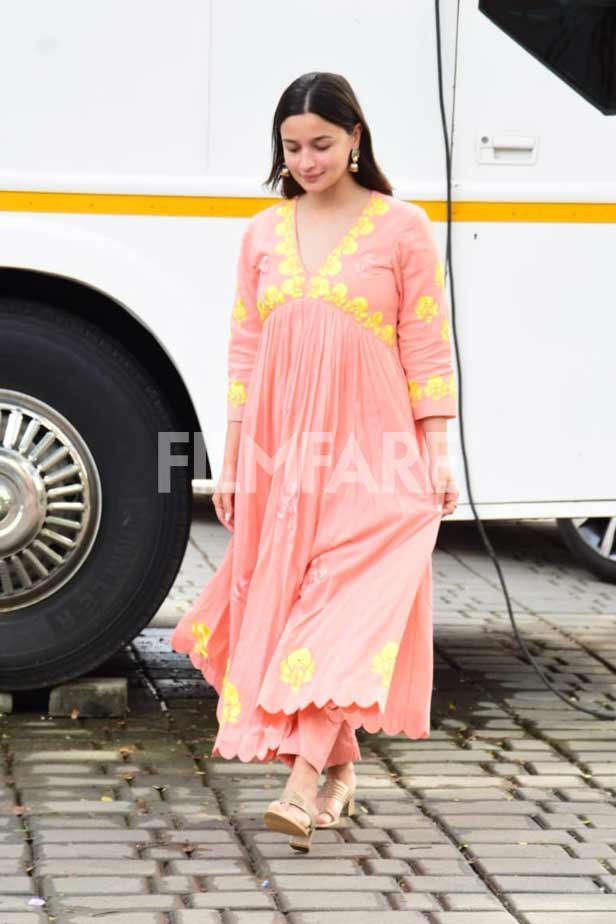 Alia Bhatt picks Indian wear at the Airport