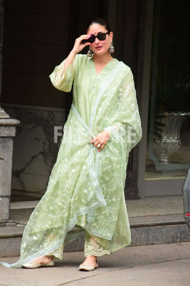 Kareena Kapoor In Printed A-Line Kameez | Zeenat