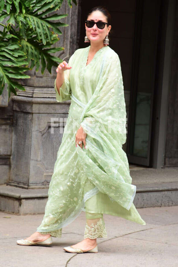 Kareena Kapoor Khan clicked in an elegant ethnic suit