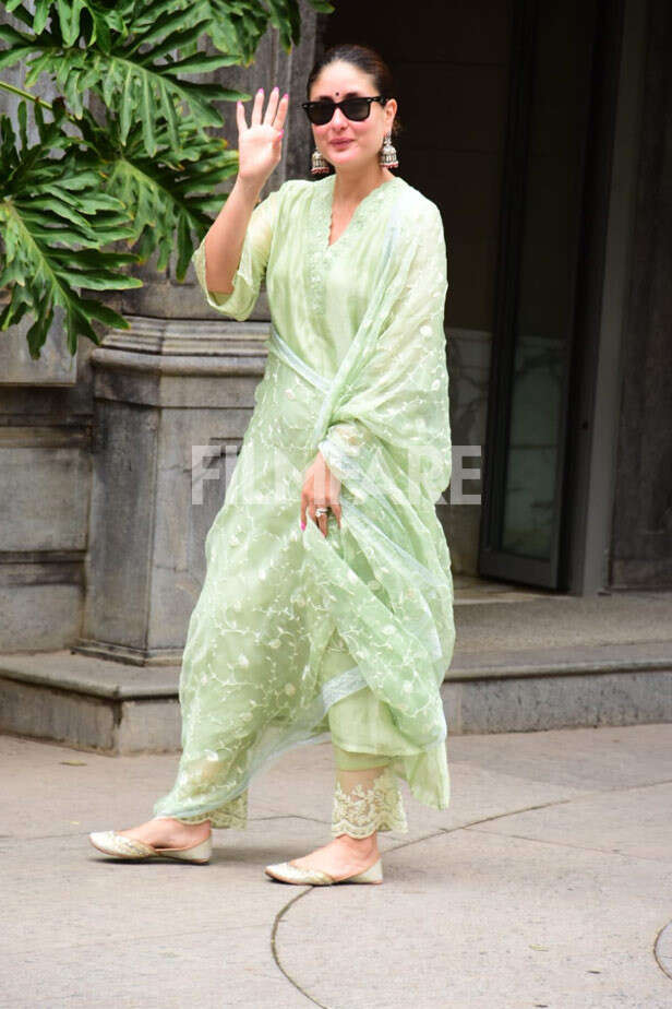 Kareena Kapoor Khan clicked in an elegant ethnic suit