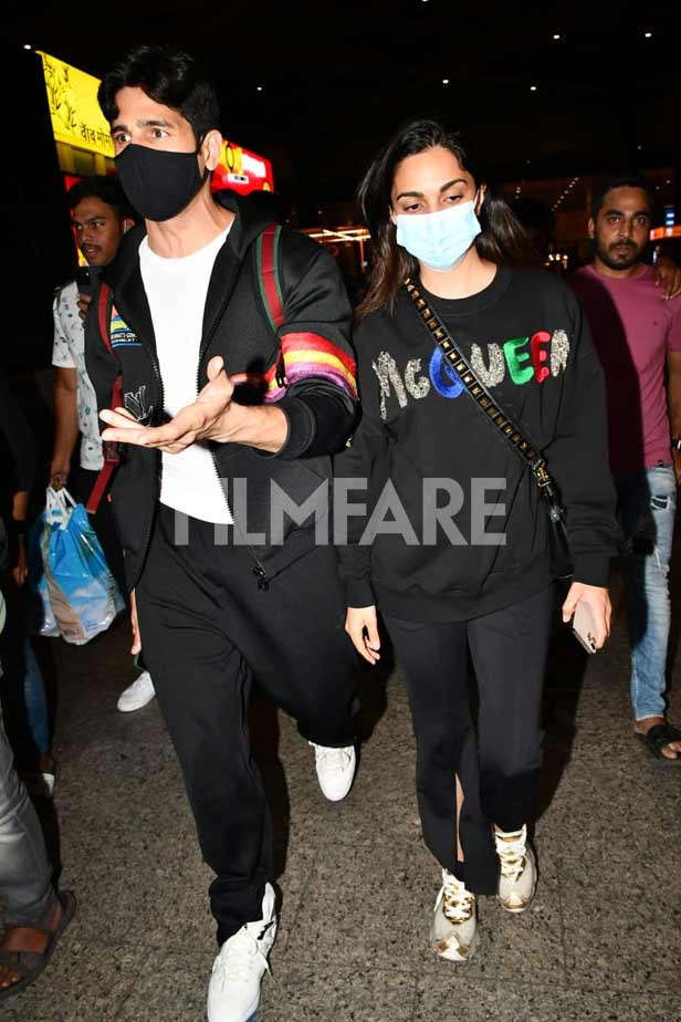 Sidharth Malhotra and Kiara Advani clicked at airport
