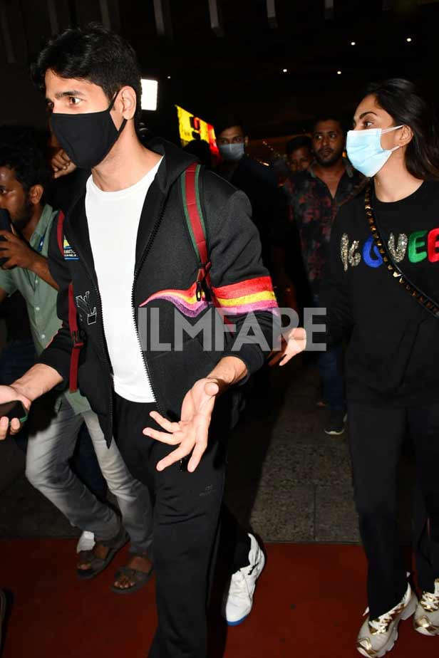 Sidharth Malhotra and Kiara Advani clicked on airport
