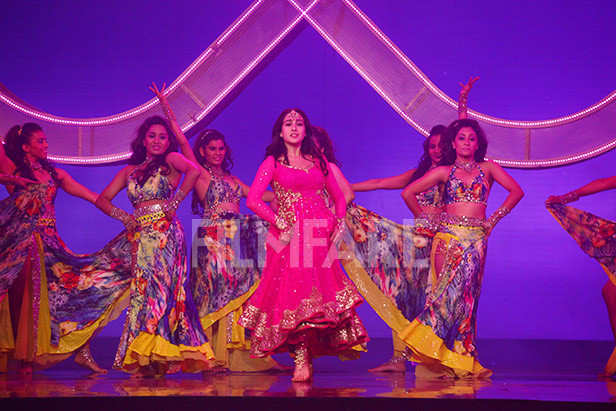 Sara Ali Khan Gracing the Stage at The 66th Vimal Elaichi Filmfare Awards 2021