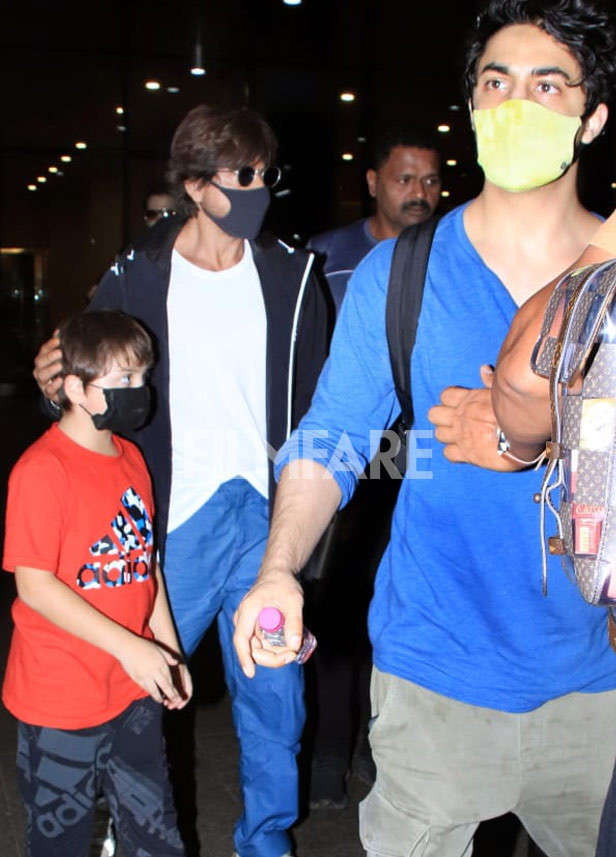 Shah Rukh Khan Abram and Aryan Clicked at Mumbai Airport