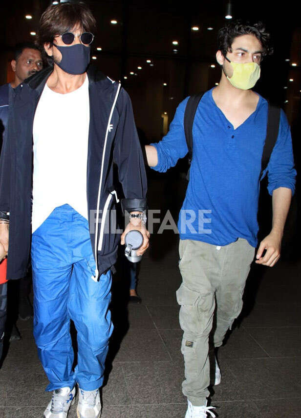 Shah Rukh Khan Abram and Aryan Clicked at Mumbai Airport