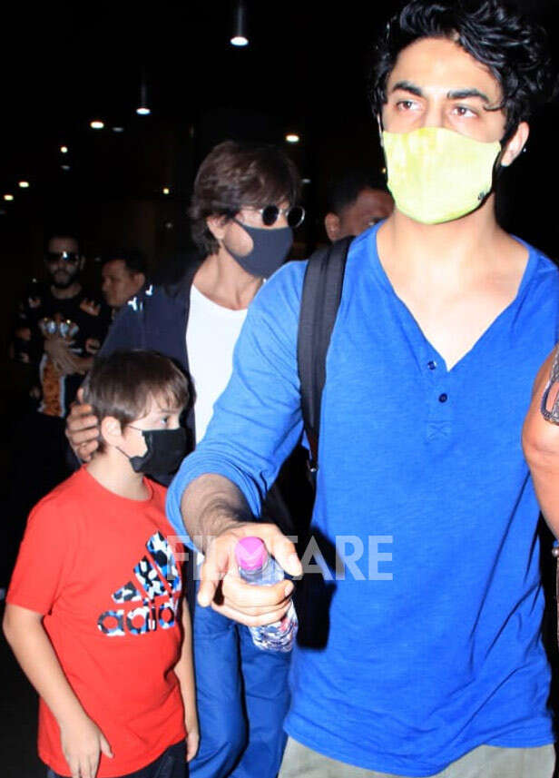 Shah Rukh Khan Abram and Aryan Clicked at Mumbai Airport