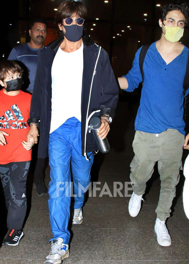 Shah Rukh Khan Abram and Aryan Clicked at Mumbai Airport