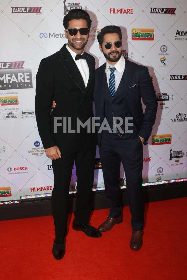 Wolf777news Filmfare Awards 2022: Varun Dhawan and Vicky Kaushal look ...