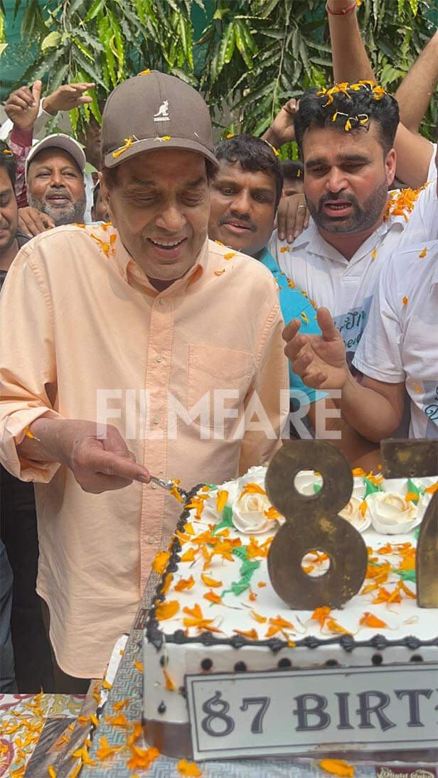 Dharmendra Is All Smiles As He Cuts A Cake With Fans On His 87th ...