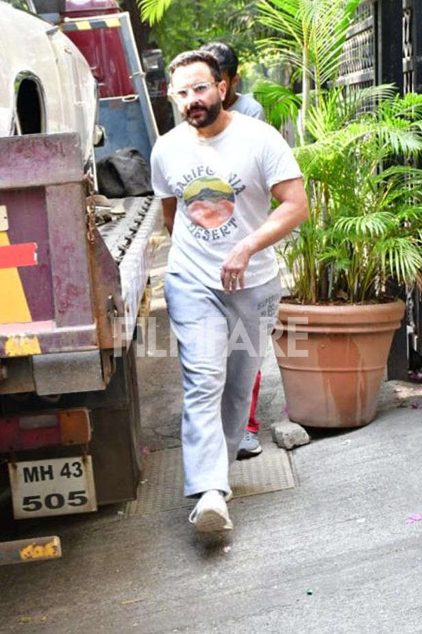 Kareena Kapoor Khan, Saif Ali Khan And Taimur Clicked In The City ...