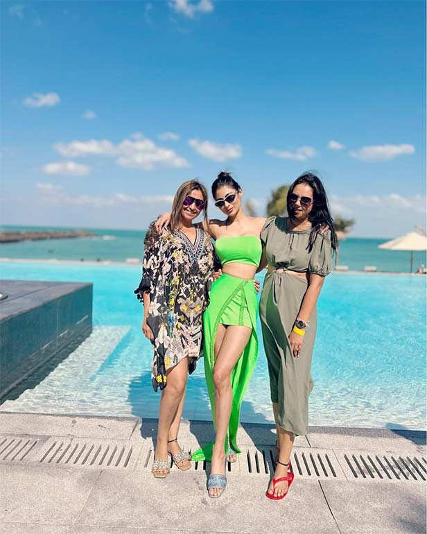 With Husband Suraj Nambiar On Vacation, Mouni Roy's Pool Day In A Printed  Swimsuit Gives The New Year 2024 A Very Chic Beginning