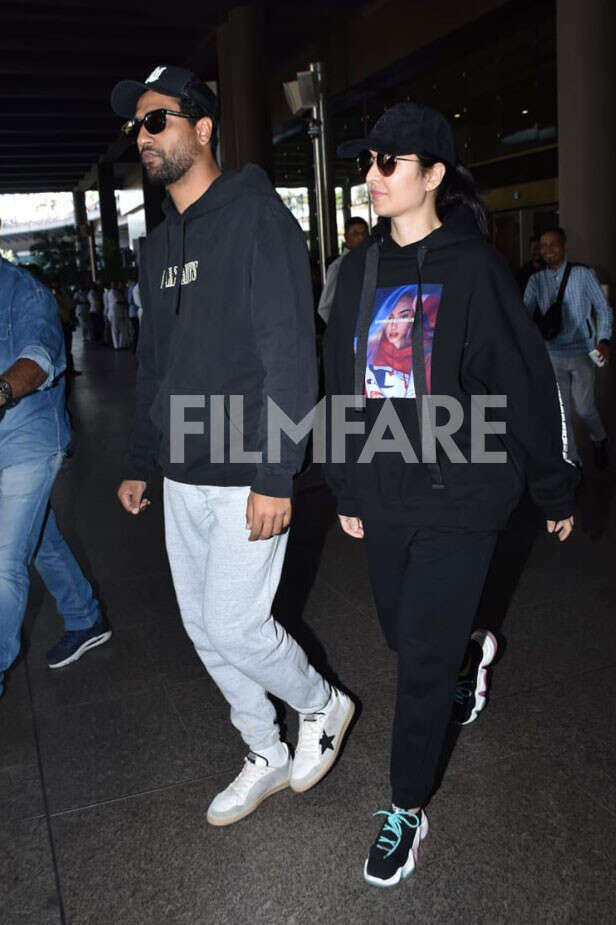 Katrina Kaif and Vicky Kaushal clicked at the airport returning from ...