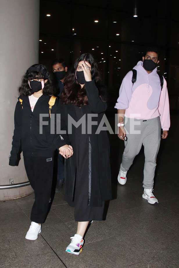 Aaradhya Bachchan, Aishwarya Rai Bachchan, Abhishek Bachchan