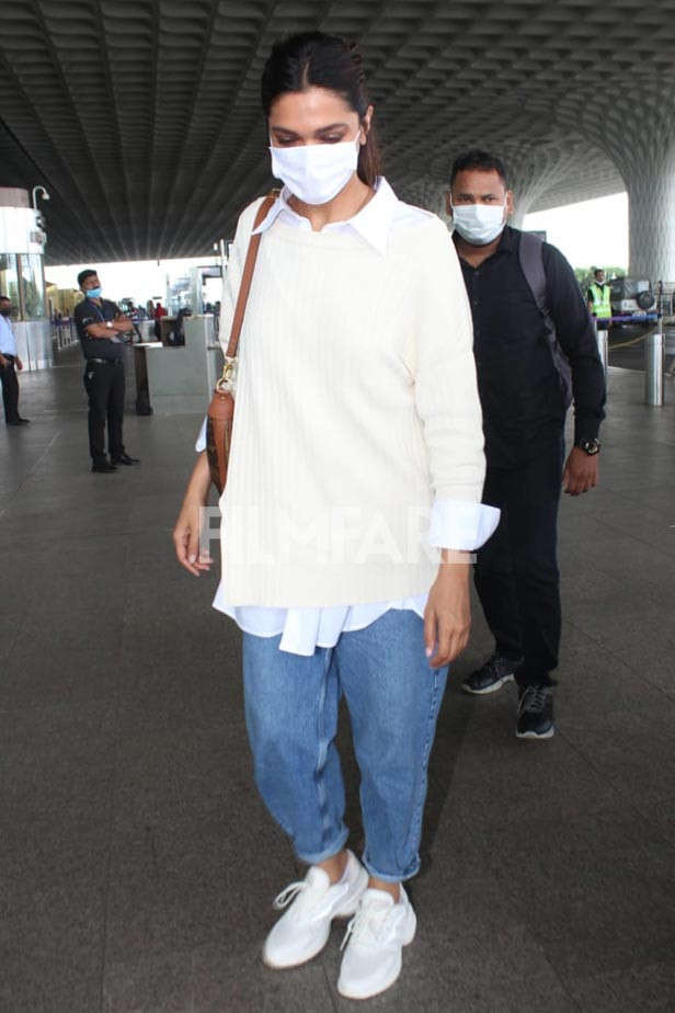 Deepika Padukone Image from her denim outfit at the airport