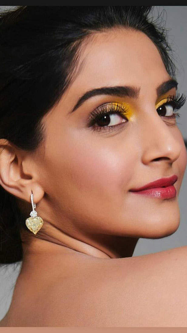 20 Pictures that show Sonam Kapoor's love for playful and experimental  makeup looks | Filmfare.com