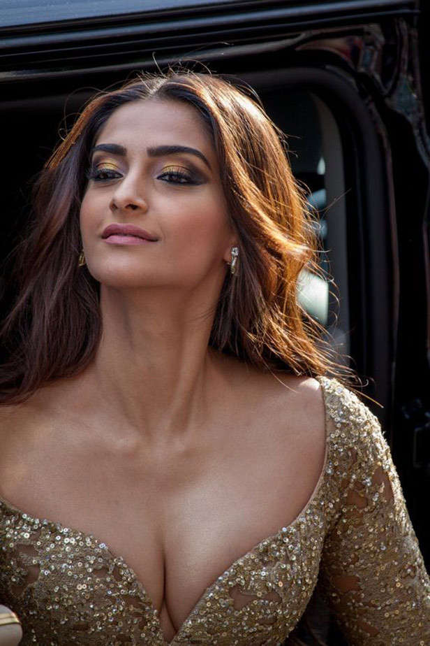 Sonm Kpur X X X - 20 Pictures that show Sonam Kapoor's love for playful and experimental  makeup looks | Filmfare.com