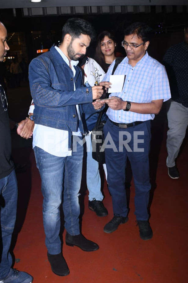 Jugjugg Jeeyo Stars Varun Dhawan And Anil Kapoor Snapped In Cool Casual Looks 9502