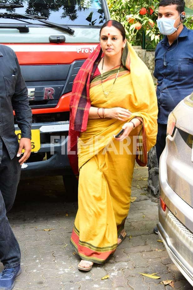 Photos Huma Qureshi Snapped At Bandra As She Shoots For Maharani 2 