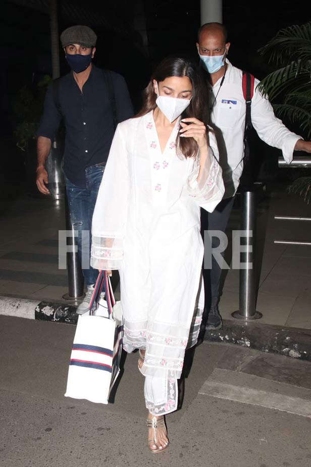 Ranbir Kapoor and Alia Bhatt clicked on their arrival to the city