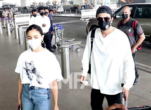 Lovebirds Alia Bhatt and Ranbir Kapoor clicked at the Mumbai airport ...