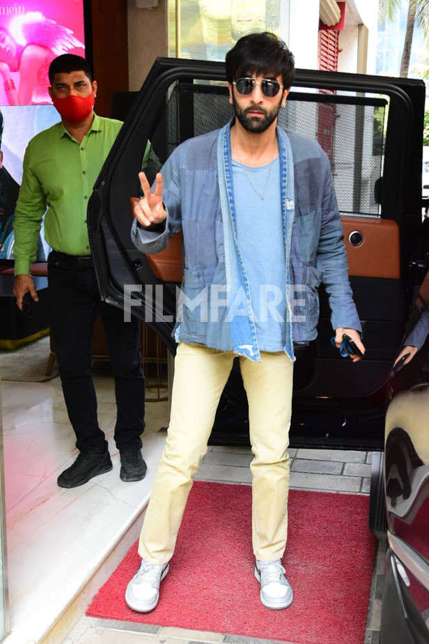 Photos: Ranbir Kapoor clicked in a casual look in Mumbai