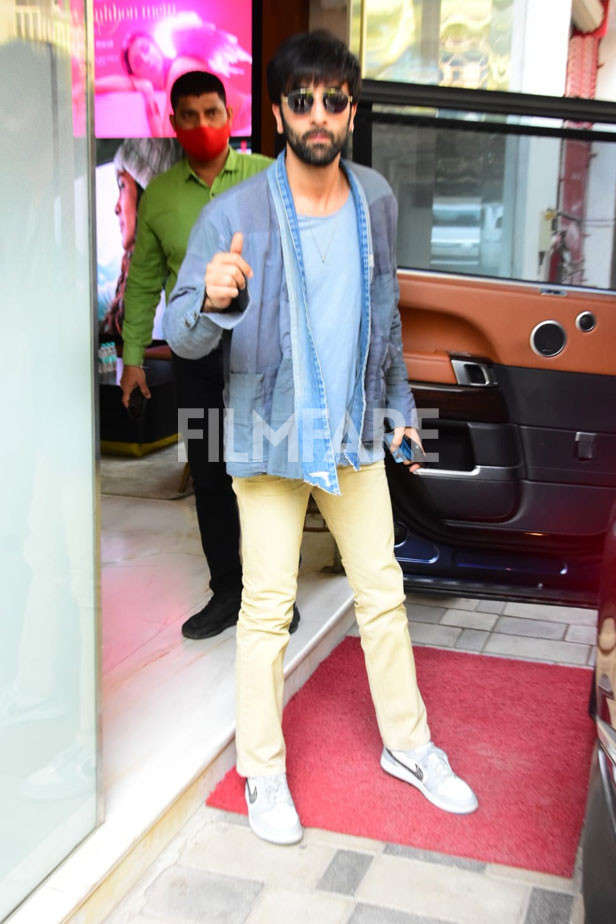 Noticed Ranbir Kapoor's Funky Multi-Coloured Trousers? Well, They Costs  ₹61,400 - News18
