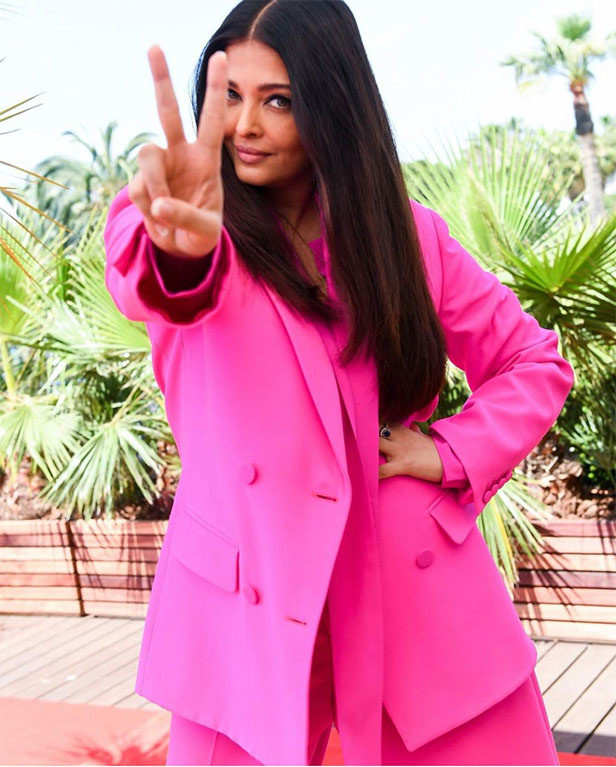 Cannes 2022: Aishwarya Rai Bachchan Adds A Dash of Pink To The