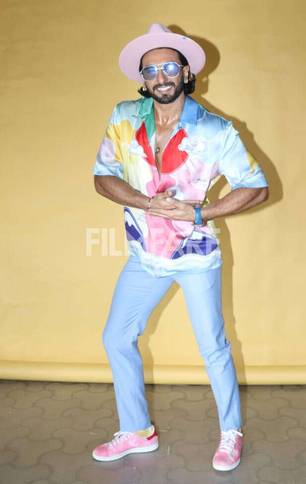 Ranveer Singh dons three-piece graphic-printed suit with Christian  Louboutin pink shoes Rs. 78,287 to the trailer launch of Jayeshbhai Jordar  78287 : Bollywood News - Bollywood Hungama