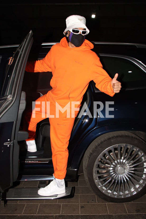 Ranveer Singh spotted in a head-turning velvet look at the airport as he  leaves for Cannes 2022