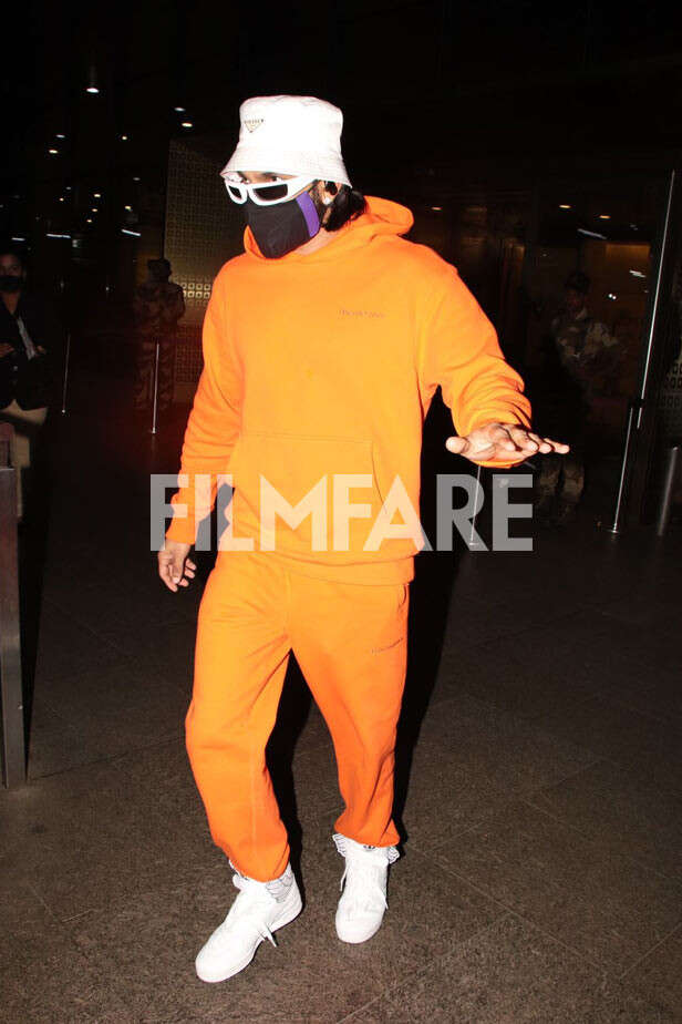 Ranveer Singh spotted in a head-turning velvet look at the airport as he  leaves for Cannes 2022