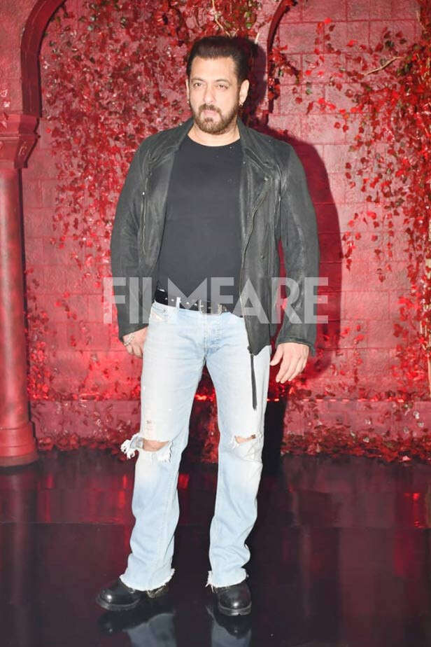 Salman Khan Looked Dashing At Karan Johar's Birthday Bash. Fans Miss ...