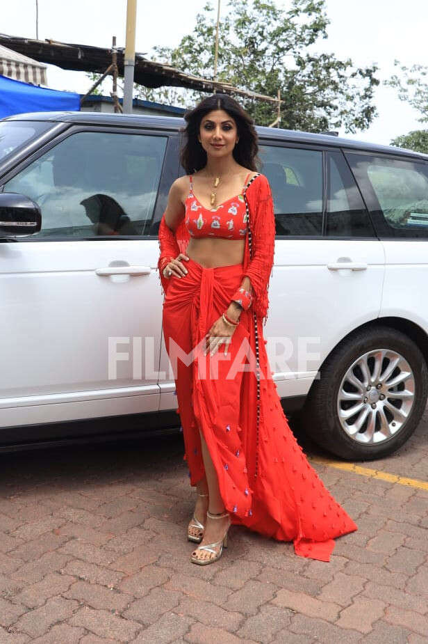 Shilpa Shetty Kundra makes a case for traditional outfits with a