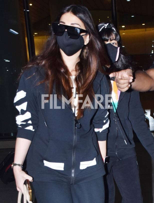 Aishwarya Rai Bachchan and Aaradhya Bachchan at Airport