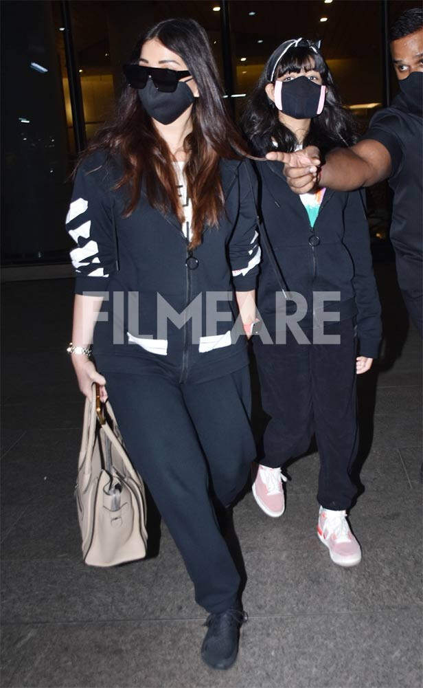 Aishwarya Rai Bachchan and Aaradhya Bachchan at Airport